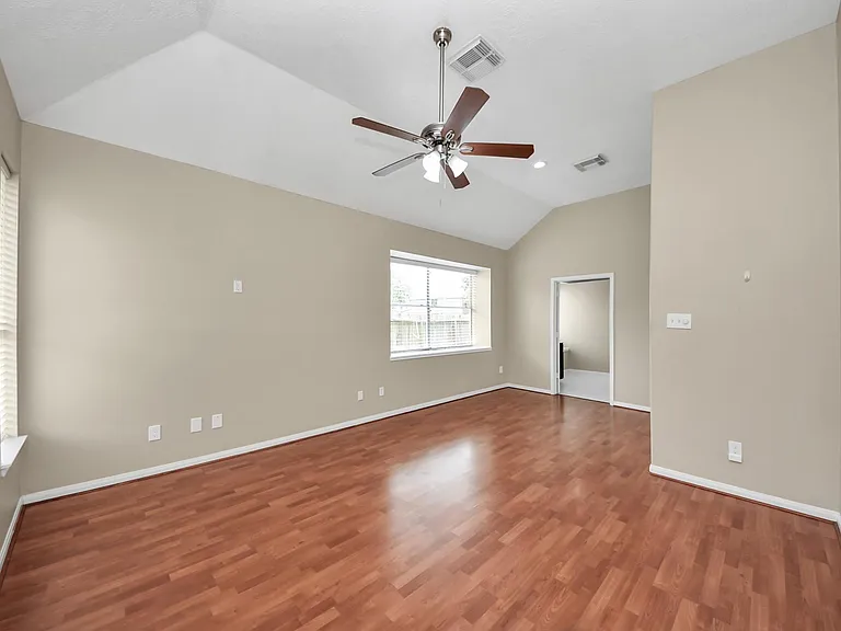 435 Leisure Dr — Photo 25