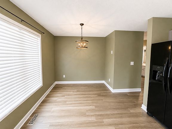 5th image of 625 Apple St