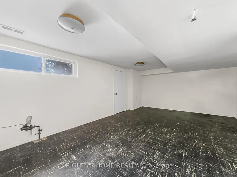 35 Caswell Dr — Photo 18