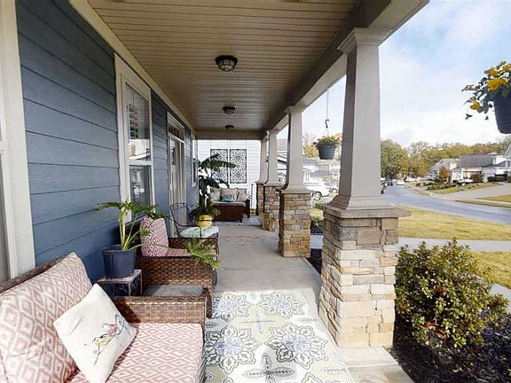 3rd image of 221 Coronet Ln