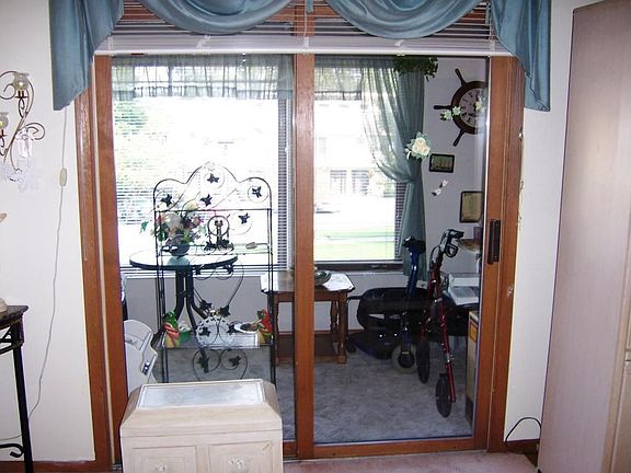 4th image of 380 Mohegan Cir #380