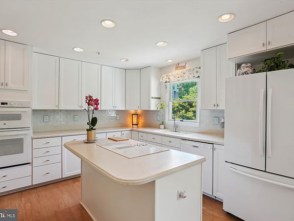 5th image of 15821 Glacier Ct