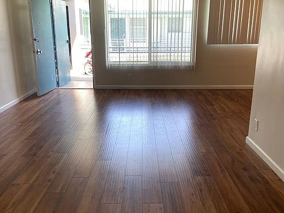 5th image of 3932 Stevely Ave APT 10