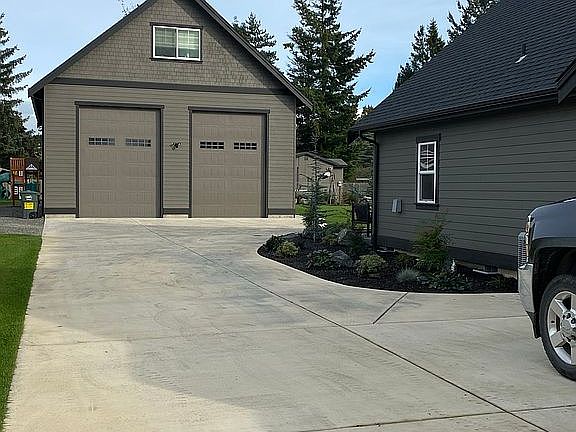 Large shop with 3/4 bath 