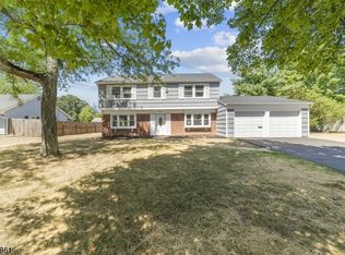 16 Tamarack Rd, Somerset, NJ 08873