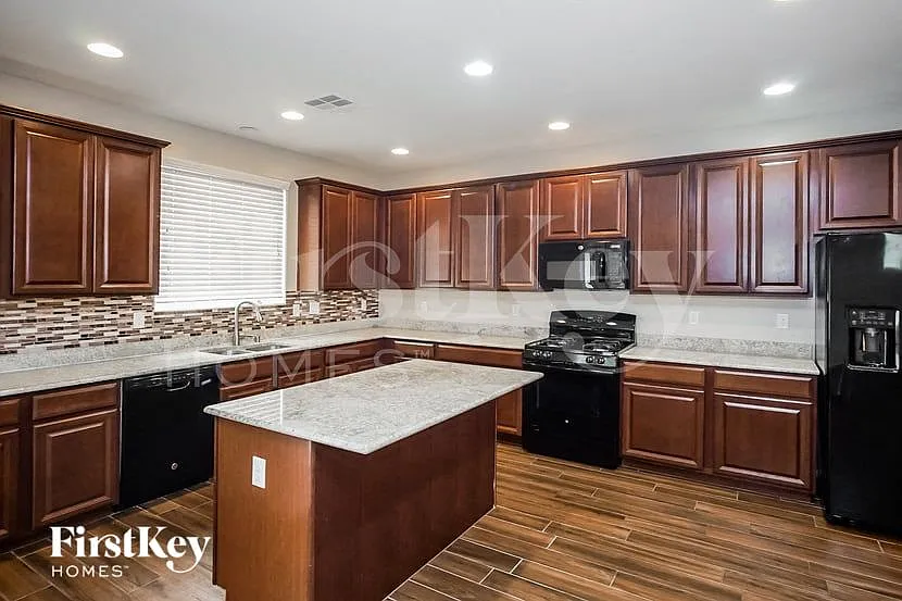 3 bed, 2.5 bath, 1737 sqft, $2,480 — Photo 4