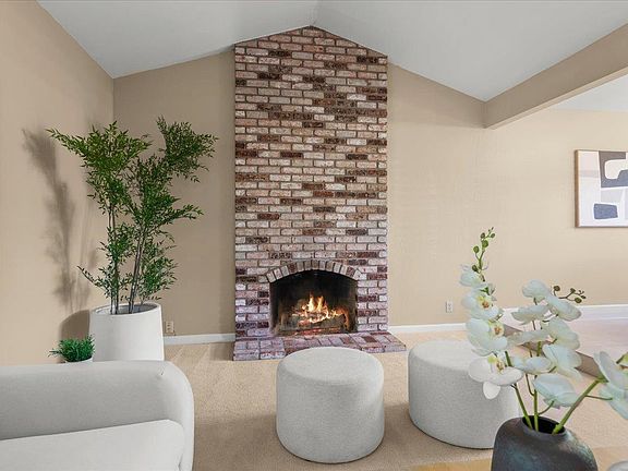 5th image of 2390 Harris Ct