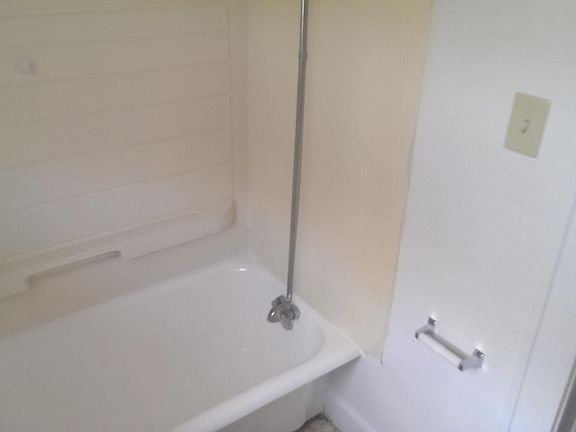 3rd image of 2417 Shelby St APT 22