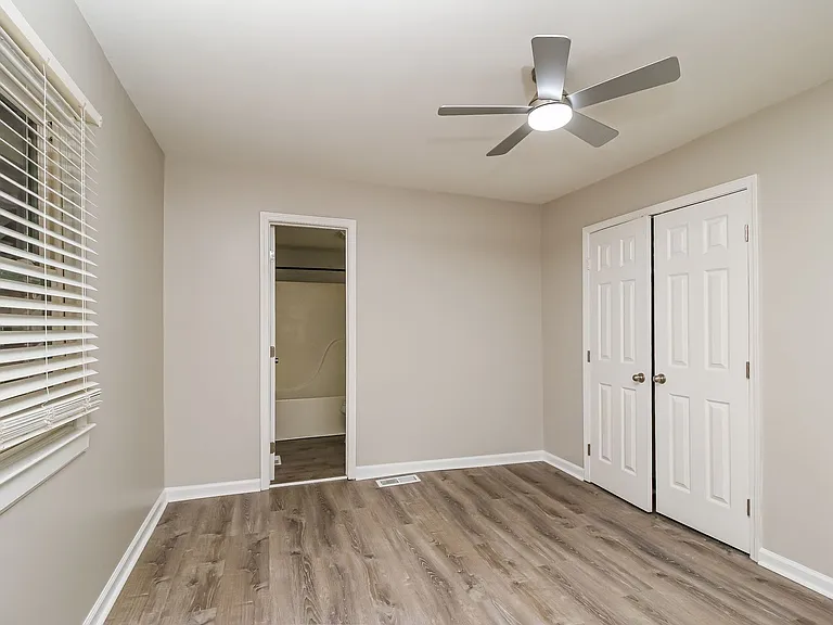 1097 Smith St SW — Photo 9