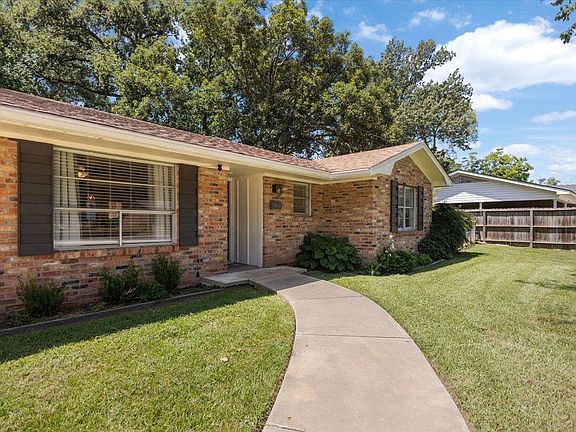 2nd image of 1011 Forrest Ln