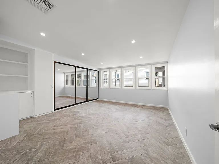 3116 The Strand — Photo 18