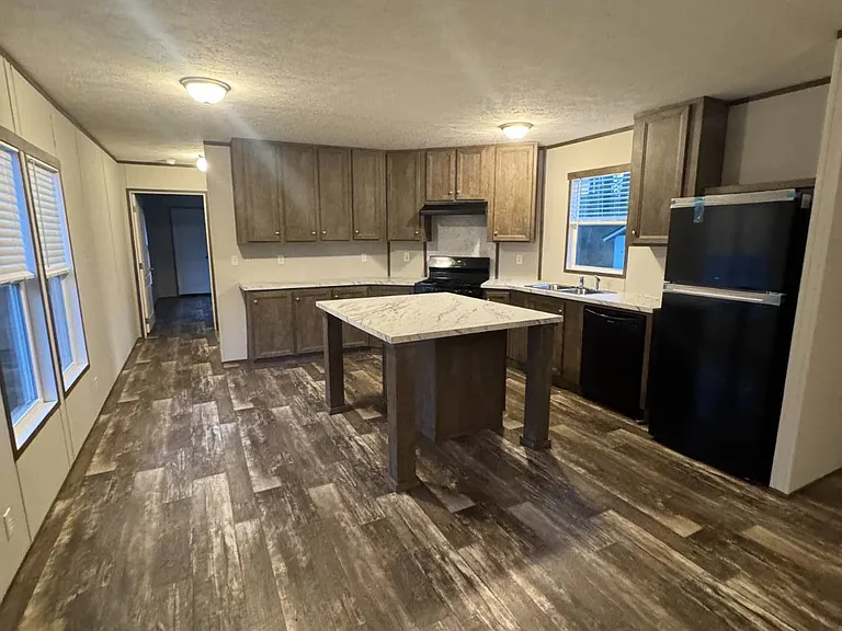 289 Bristol Dr — Photo 1