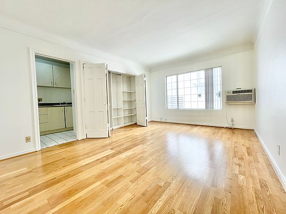 4th image of 723 S Mansfield Ave #206A