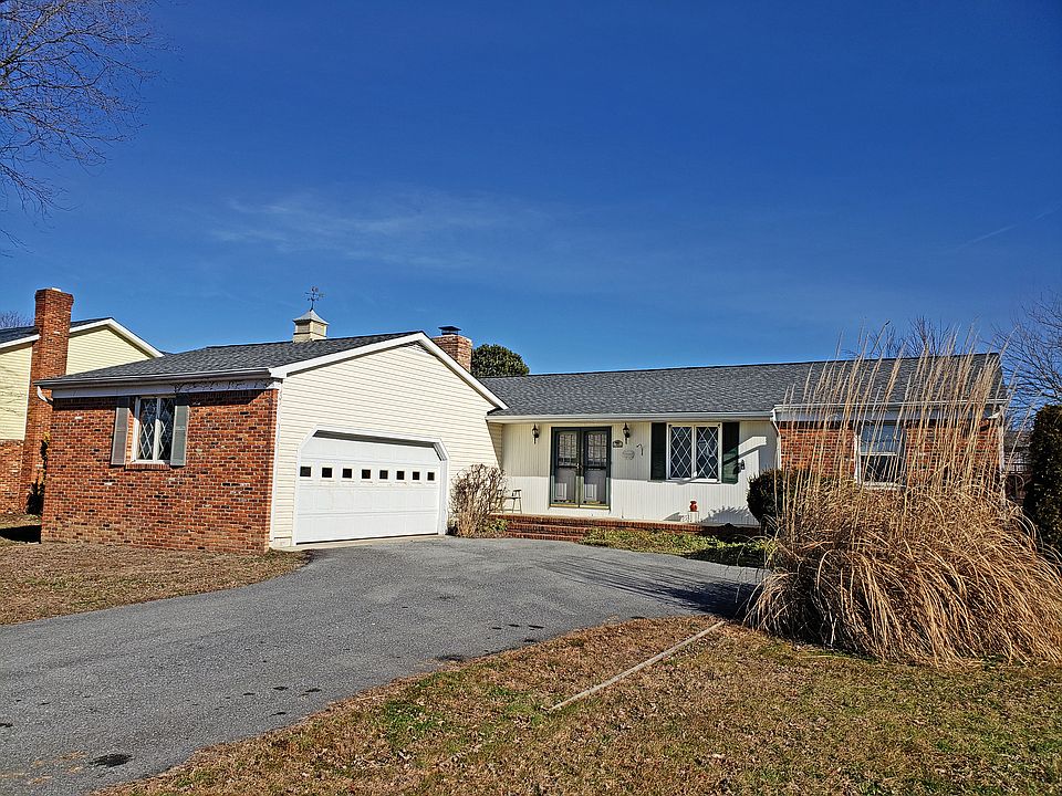 1st image of 319 Queen Anne Club Dr