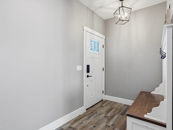 2nd image of 14 Copperhaven Dr