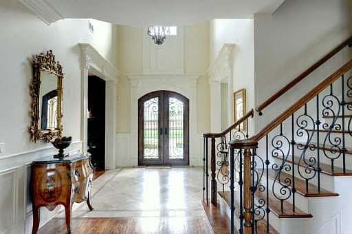2nd image of 3550 Westbury Park Cir
