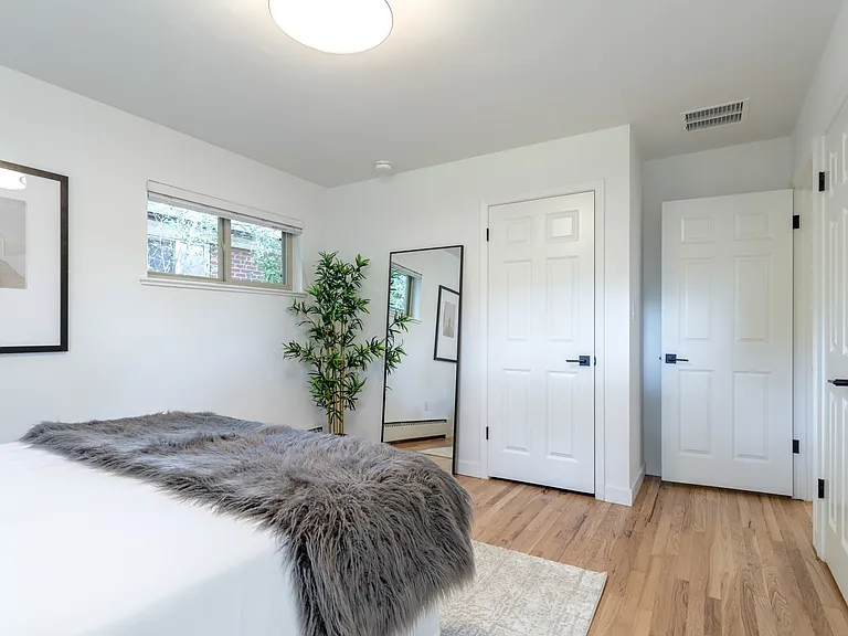 1532 S Grape St — Photo 11