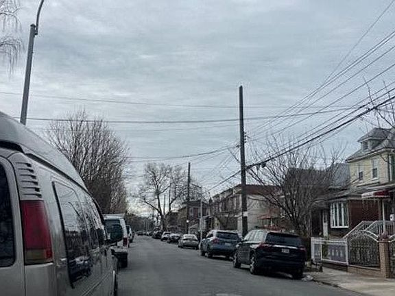 4th image of 599 E 52nd St