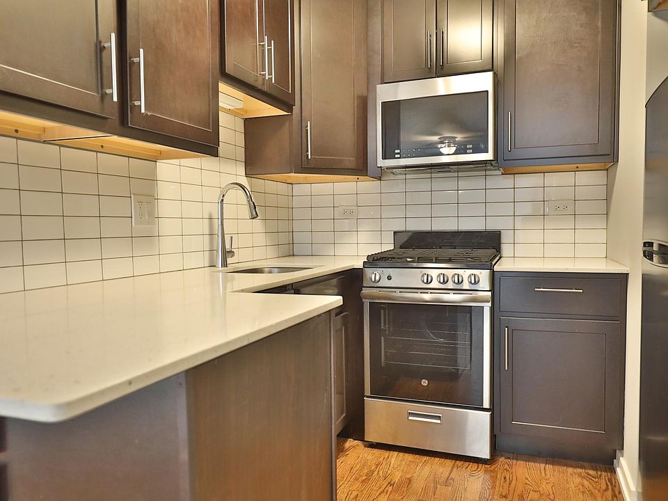 1st image of 529 W Oakdale Ave #407