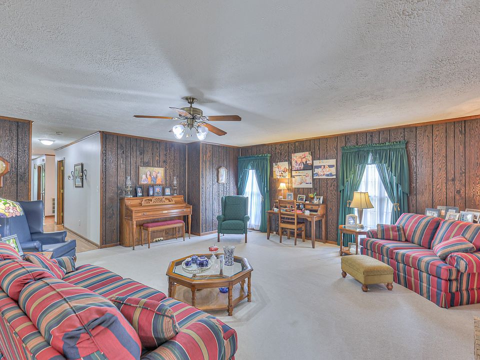 19th image of 117 Brights Ln