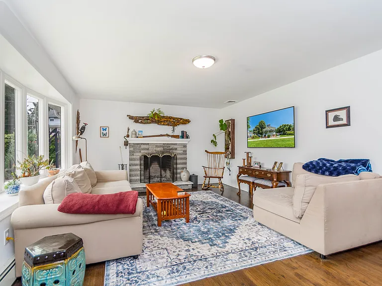 108 Colonese Rd — Photo 4