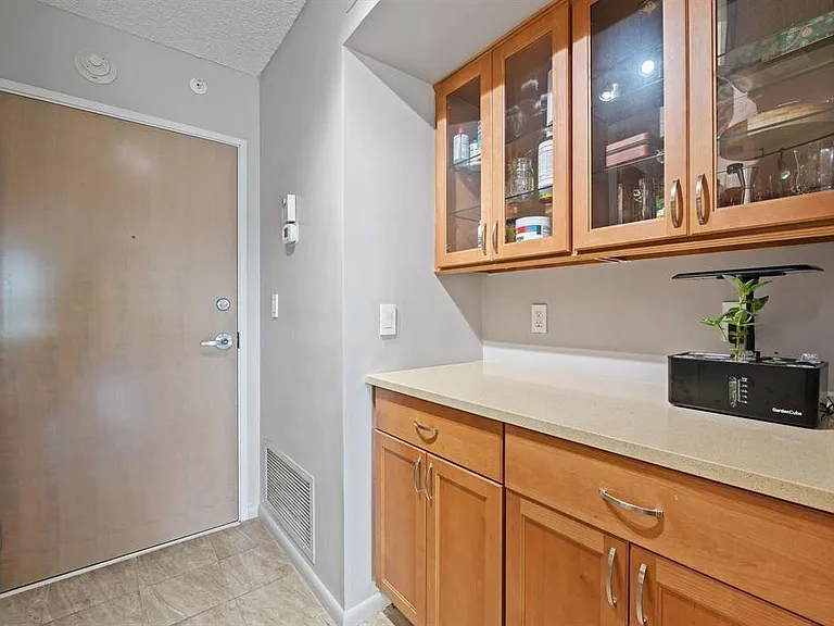340 Sunset Dr #401 — Photo 9