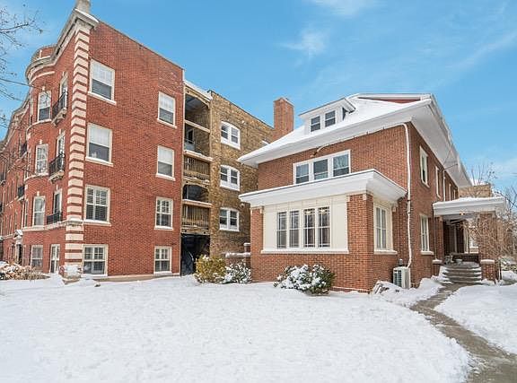 2nd image of 935 Forest Ave #1