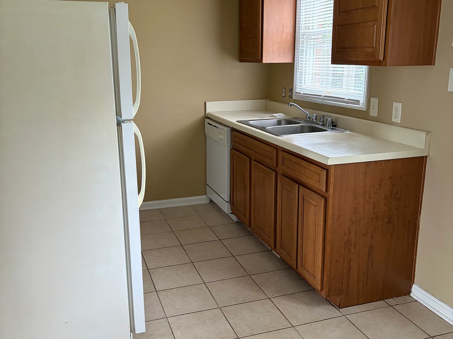 2 bed, 1000 sqft, $895 — Photo 2