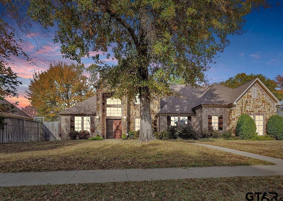 1st image of 2027 Dueling Oaks Dr