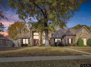 2027 Dueling Oaks Dr, Tyler, TX 75703