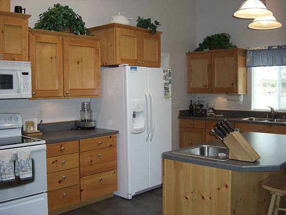 Kitchen - Photo 1