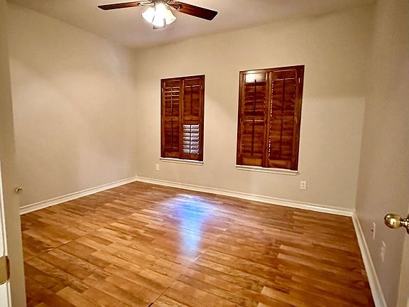 5th image of 2404 Leonard Ct