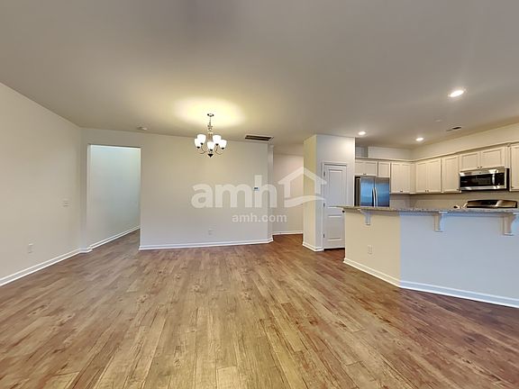 4th image of 636 Redbud Ln