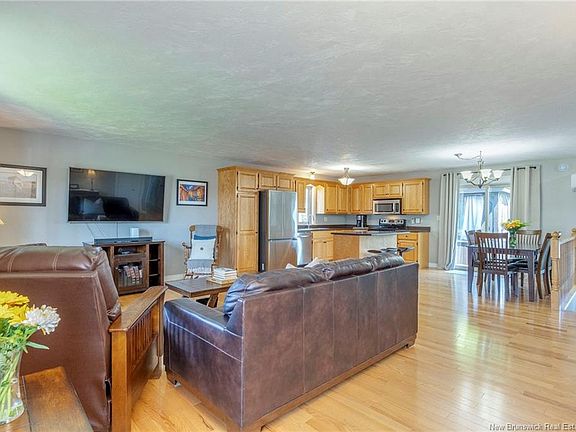 3rd image of 28 Sydney Ave