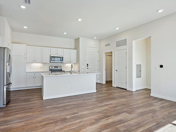 4th image of 485 Interlocken Blvd #406
