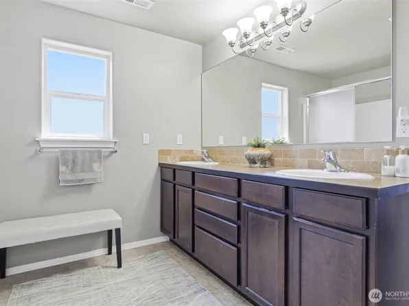 2670 Hickory Avenue, West Richland, WA 99353