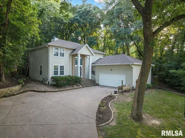 5567 Crow Creek Rd, Bettendorf, IA 52722