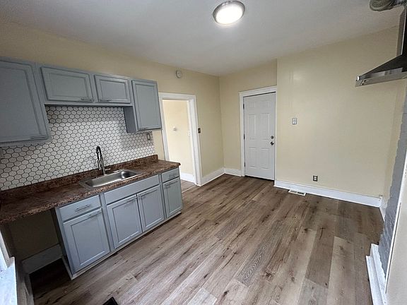 3rd image of 501 Plymouth Ave #3