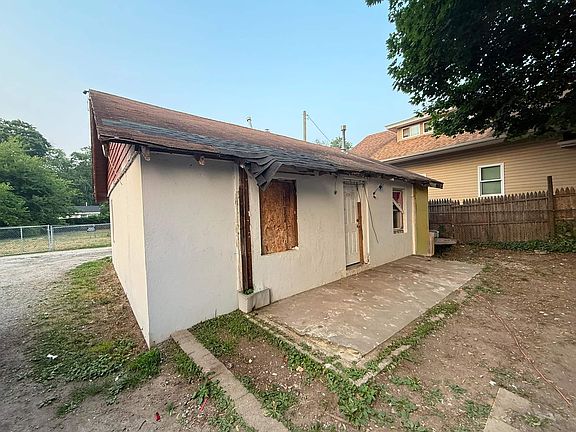 2nd image of 306 W Washington Ave #R-2-1