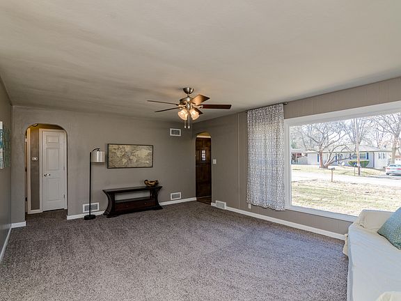 5th image of 210 Northmoor Pl