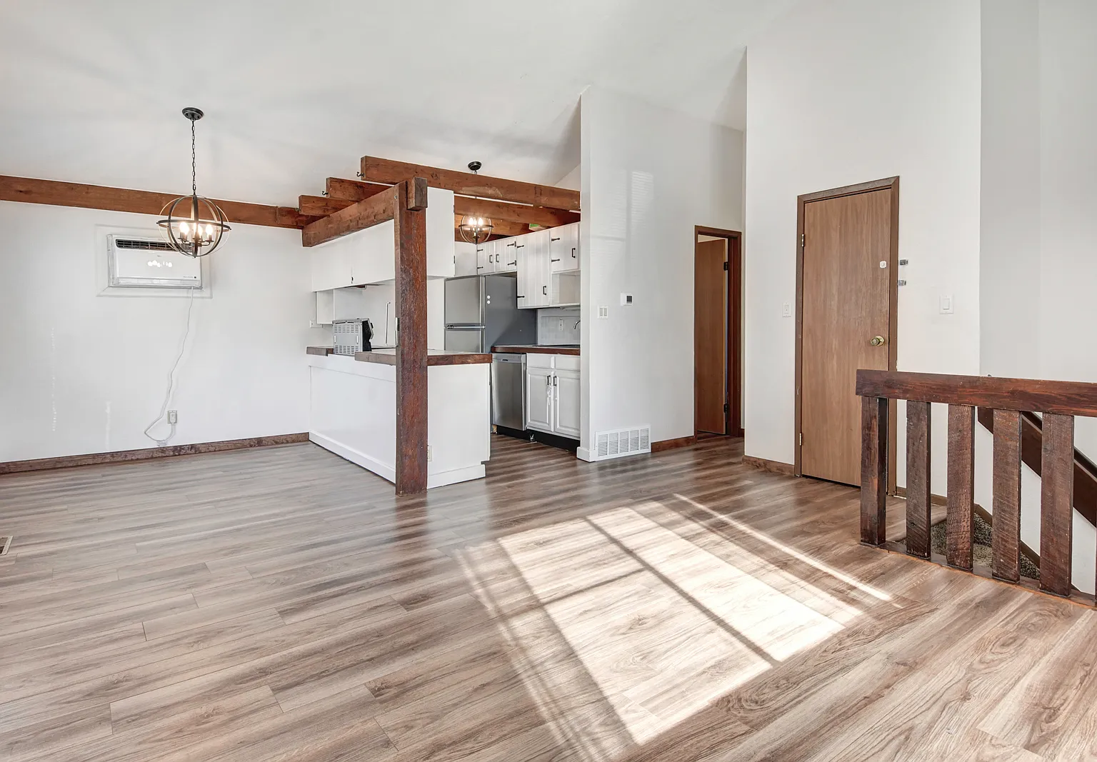 3 bed, 1.5 bath, 1200 sqft, $2,100 — Photo 1
