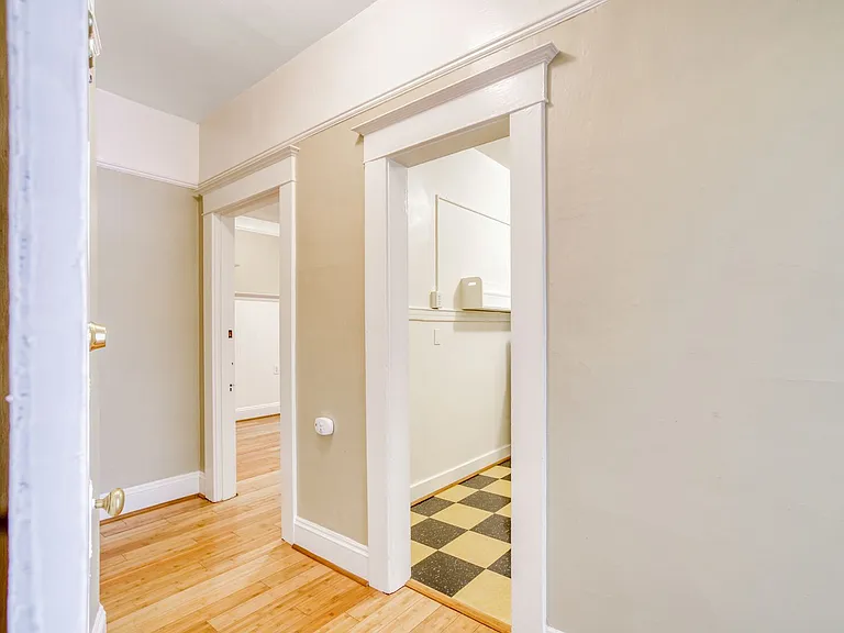Victorian Apartments — Photo 23