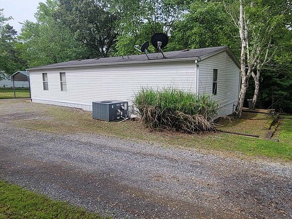 3rd image of 2292 Highland Rd