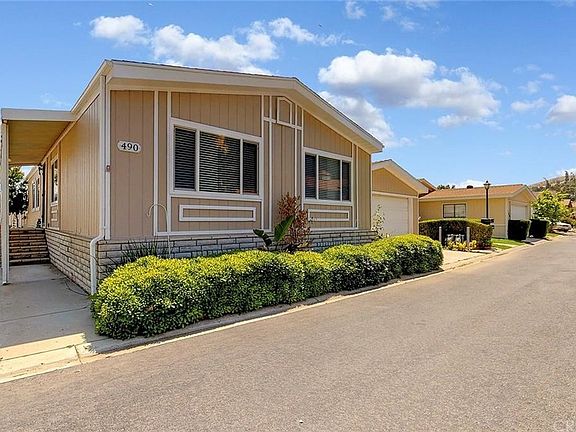 2nd image of 15455 Glenoaks Blvd Spc 490