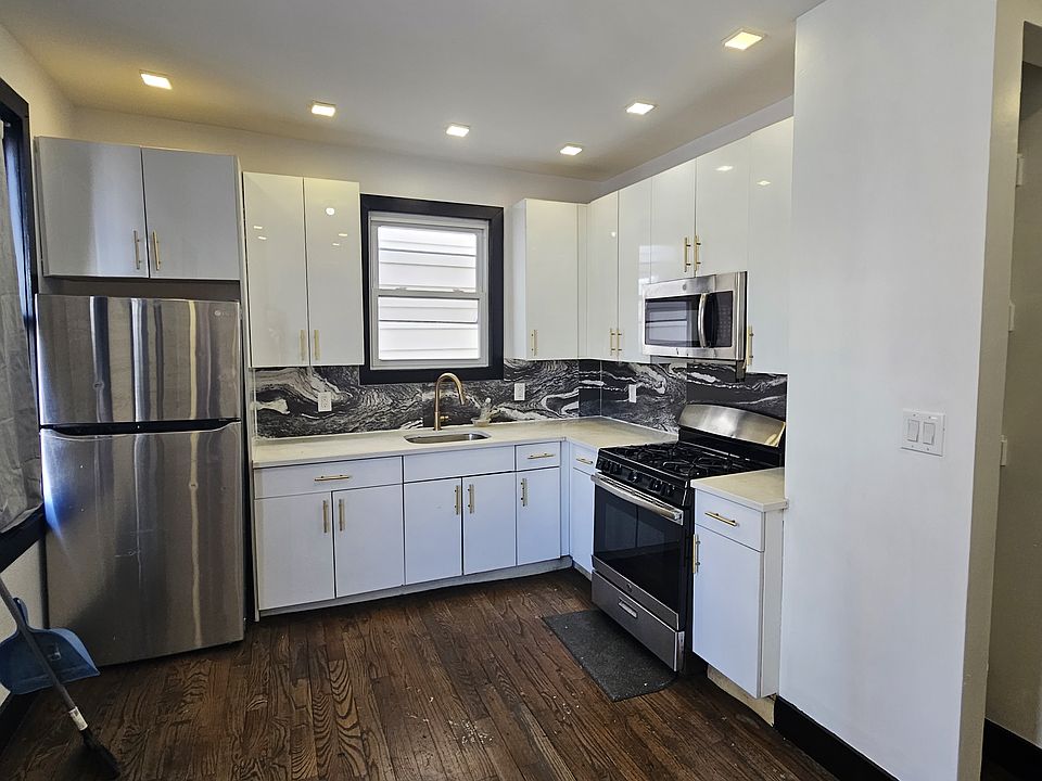 1st image of 77 Vroom St Floor 2