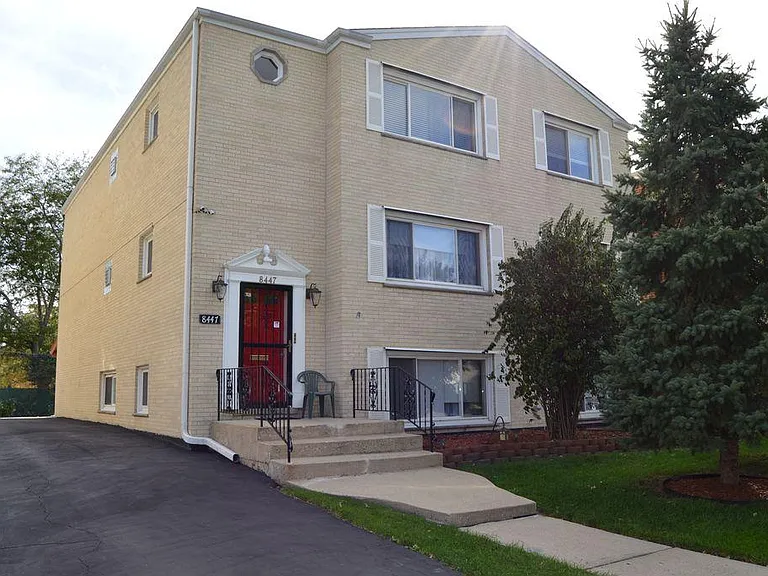 8447 W Oak Ave — Photo 2