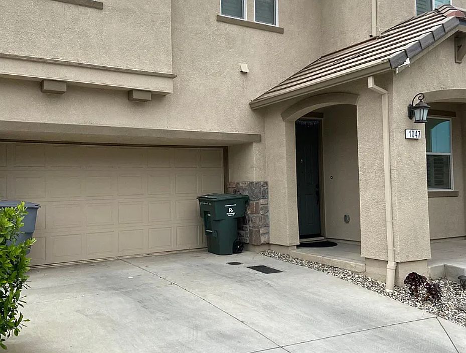 1st image of 1047 Bridlewood Dr