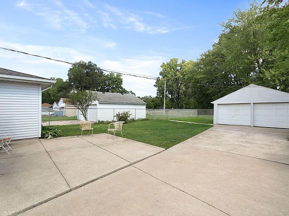 3rd image of 8201 Wicker Park Dr