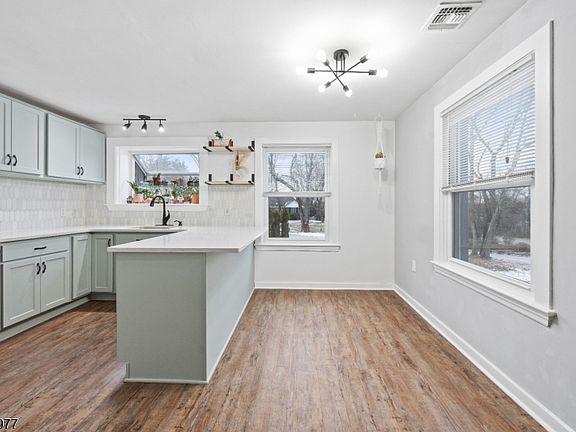 4th image of 443 Bunker Hill Rd