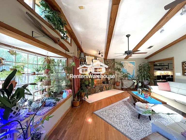 802 Embassy Rd — Photo 13